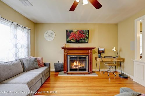 17 Locust Ave, West Long Branch NJ  07764-1547 exterior