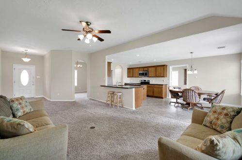 327 Cpe Conroe Dr, Montgomery TX 77356-5718 exterior