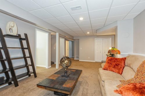 594 Kassel Ln, Chaska MN 55318-1496 exterior