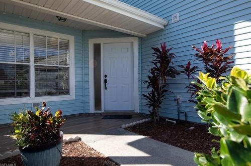 1419 Monarch Cir, Naples, FL 34116-6617