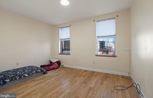 1336 Girard Ave, Philadelphia PA 19122-4212 exterior