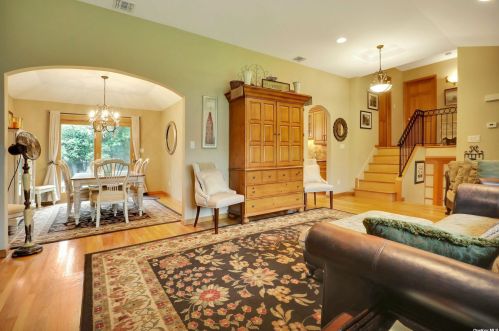 6 Cason Dr, Commack NY 11725-1909 exterior