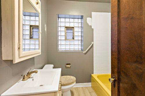 8847 Dante Ave, Chicago IL 60619-7111 exterior