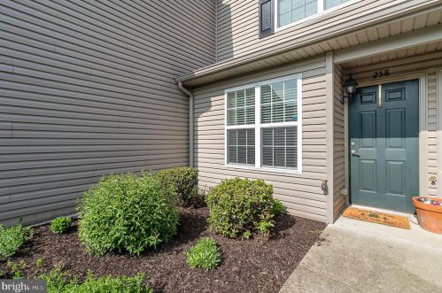 258 Thrush Dr, Hummelstown PA  17036-8835 exterior