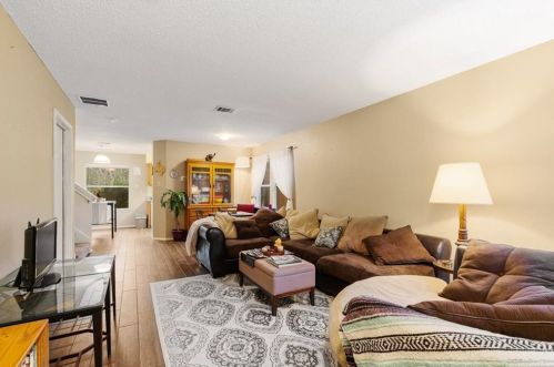 8608 Dandelion Trl, Austin TX  78745-8067 exterior