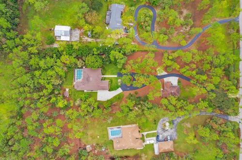 5098 Mahogany Rdg Dr, Naples FL 34119-2533 exterior