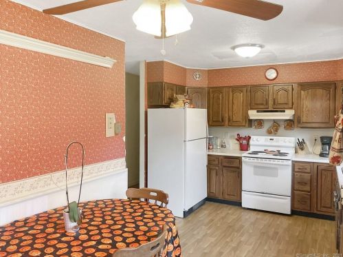 236 Geer Rd, Exeter CT 06249-2604 exterior