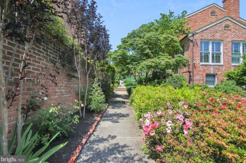 6340 Golf Crse Sq, Alexandria VA 22307-1225 exterior