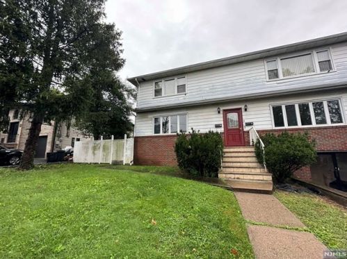 8 Ferrary Pl, West Paterson NJ  07424-2829 exterior