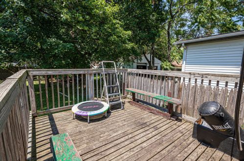 102 Chapel St, Waukegan IL 60085-5410 exterior