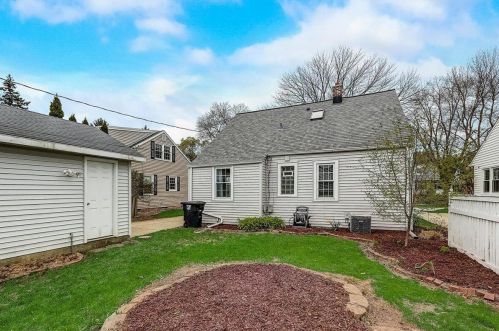 936 Currie Pl, Milwaukee WI 53213-3006 exterior