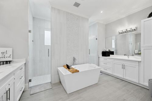 505 7 St, Naples FL 34102-0060 exterior