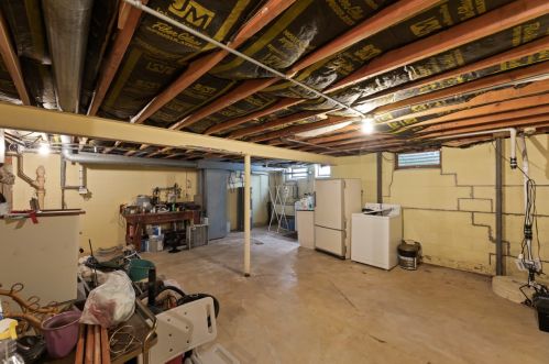 5147 Camelot Ln, Milwaukee WI 53221-3121 exterior