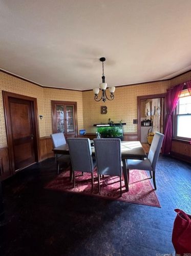 282 Linwood St, New Britain CT 06052-1951 exterior