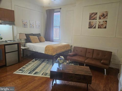 1324 Locust St, Philadelphia PA 19107-5604 exterior