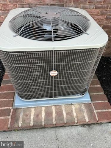 381 Thornhill Dr, Hanover PA  17331-7976 exterior