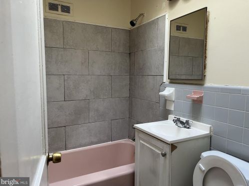 610 Longshore Ave, Philadelphia PA 19111-4423 exterior