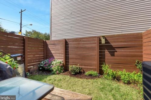 842 19th St, Philadelphia PA  19130-2022 exterior