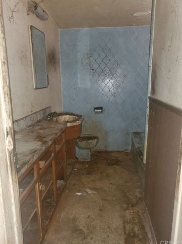 13717 Dunrobin Ave, Bellflower CA 90706-2540 exterior