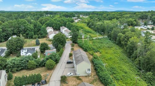 6 Townsend Dr, Dover NH 03820-6514 exterior