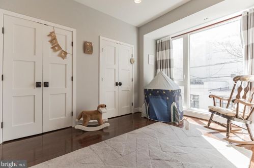 219 Green St, Philadelphia PA 19123-3314 exterior