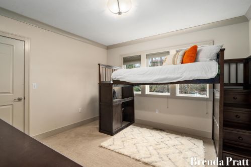 1827 Wealthy St, Grand Rapids MI 49506-2920 exterior