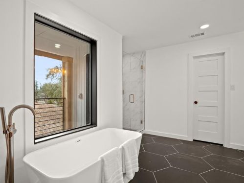 2100 Apricot Gln Dr, Austin TX 78746-7847 exterior