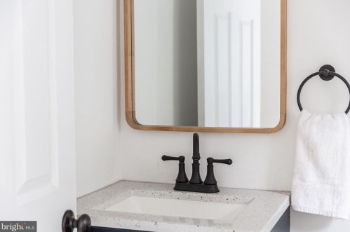 216 James St, Lancaster PA 17603-2910 exterior