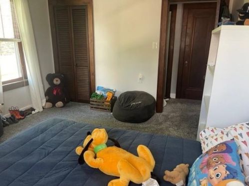 611 Chestnut St, Moon Twp PA 15108-1902 exterior