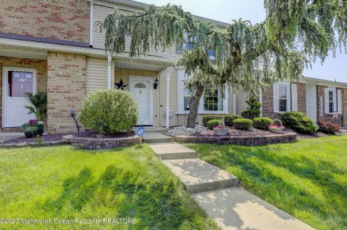 277 Bishop Ct, Old Bridge, NJ 08857-3257