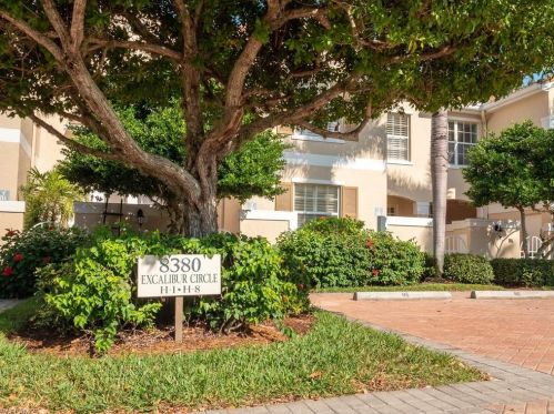 8380 Excalibur Cir, Naples FL 34108-7723 exterior