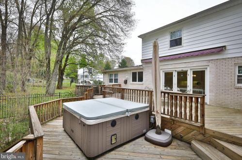 2076 Packard Ave, Huntingdon Valley PA 19006-6418 exterior