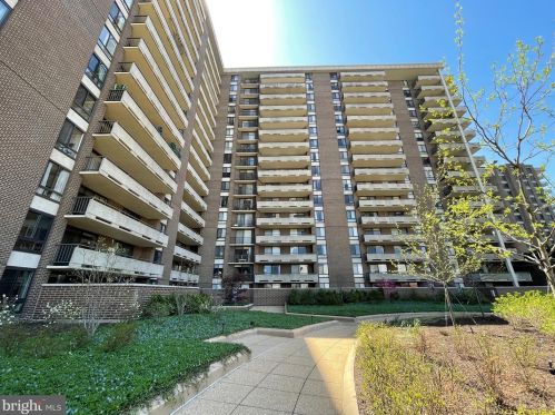 1800 Old Meadow Rd, Mc Lean VA  22102-1899 exterior