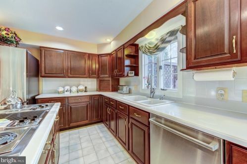 2510 Halterbreak Ct, Herndon VA 20171-2931 exterior