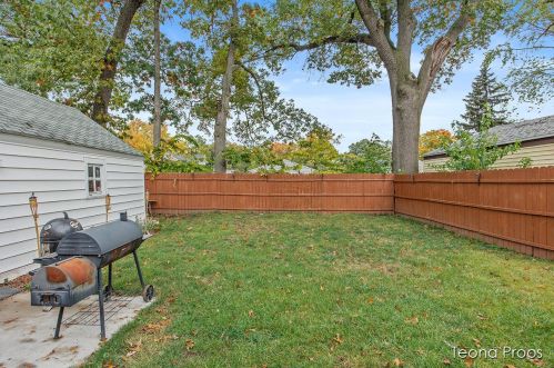 229 Holly St, Grand Rapids MI 49548-4270 exterior