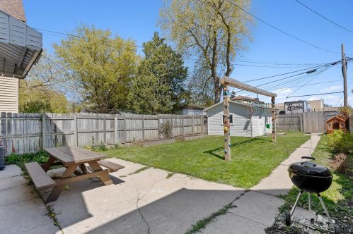 3232 Booth St, Milwaukee WI  53212-2136 exterior