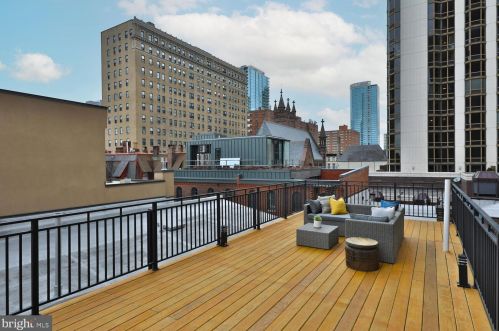 2037 Locust St, Philadelphia PA  19103-5613 exterior