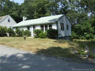 16 Linda Ave, Uncasville, CT 06382-1723