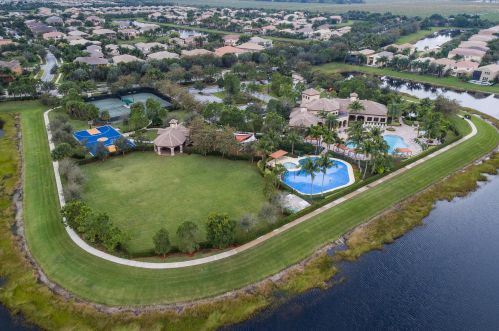 7878 Emerald Winds Cir, Boynton Beach FL 33473-7834 exterior