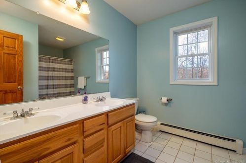 232 Burnham Rd, Exeter CT 06249-1404 exterior