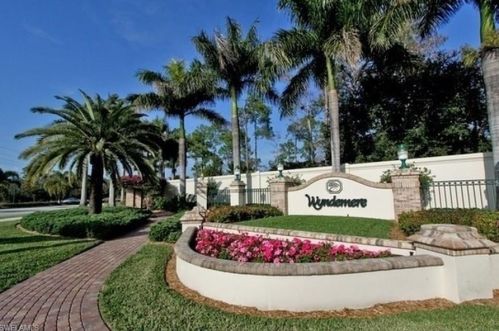 103 Amblewood Ln, Naples, FL 34105-7104