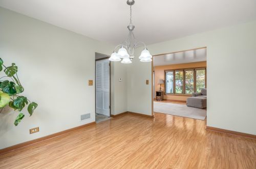 942 Kirk Ave, Elmhurst IL 60126-5143 exterior