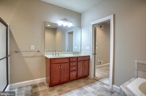 43 Midway Farms Ln, Lancaster PA 17602-2671 exterior