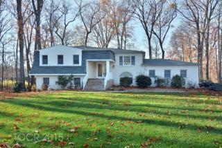 28 Degray Ter, Mahwah NJ  07430-3105 exterior