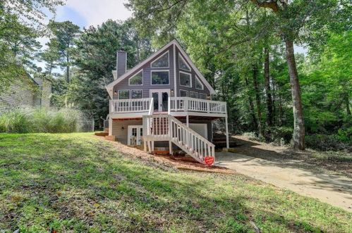 689 Lake Dr, Lithonia GA  30039-6683 exterior