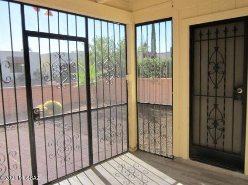 821 Paseo Del Prado, Green Valley AZ 85614-1974 exterior