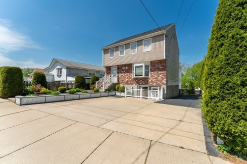 59 New Haven St, Boston, MA