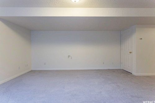 9525 Shoshone Ct, Sandy UT 84092-3074 exterior