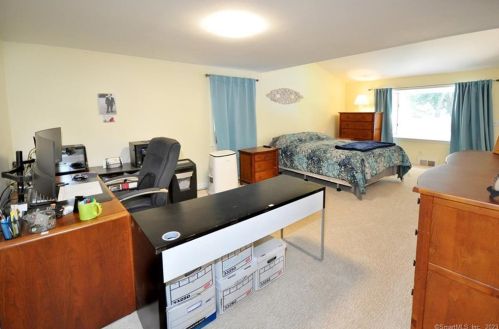 81 White St, Manchester CT 06042-3127 exterior