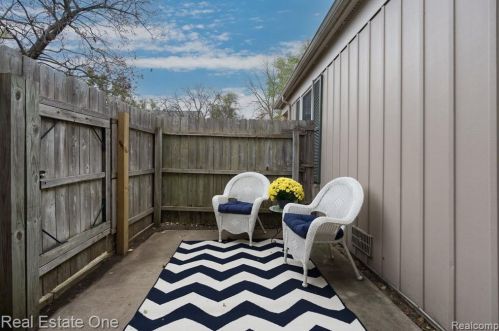 282 1st St, Rochester MI 48307-2600 exterior